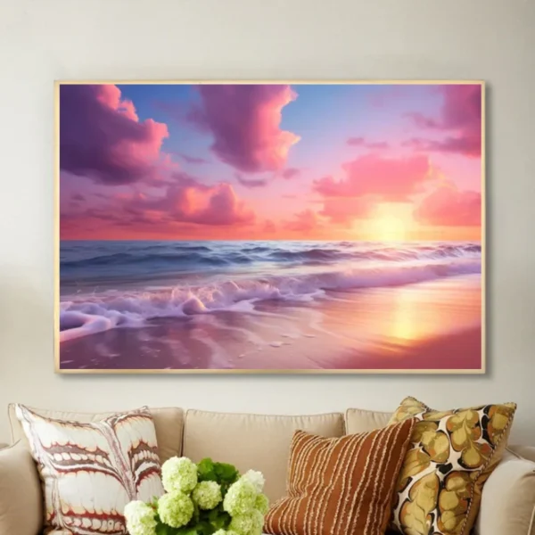 Plage au coucher du soleil avec des nuages roses